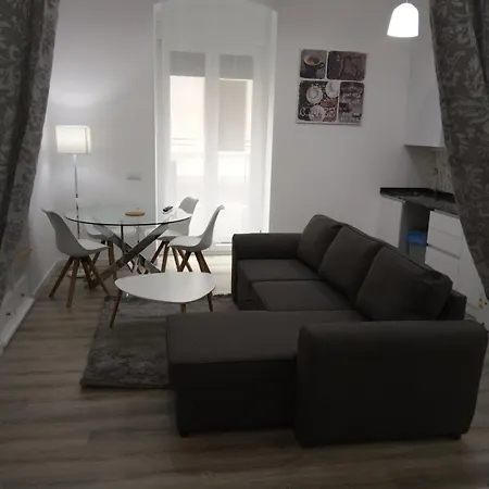 Center Aparthotel 2*