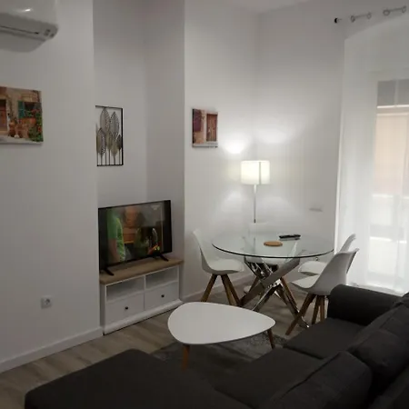 Center Aparthotel 2*